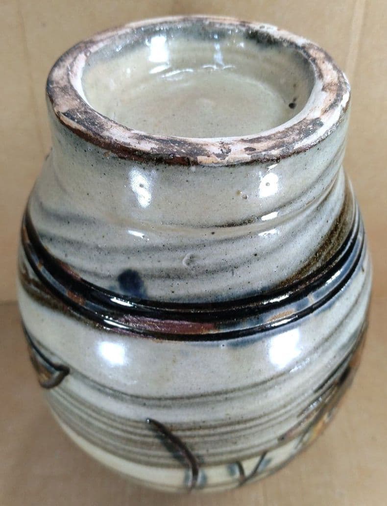 【本物保証】金城次郎 壷屋焼花瓶(海老魚紋）共箱 栞 人間国宝 壺屋焼 未使用