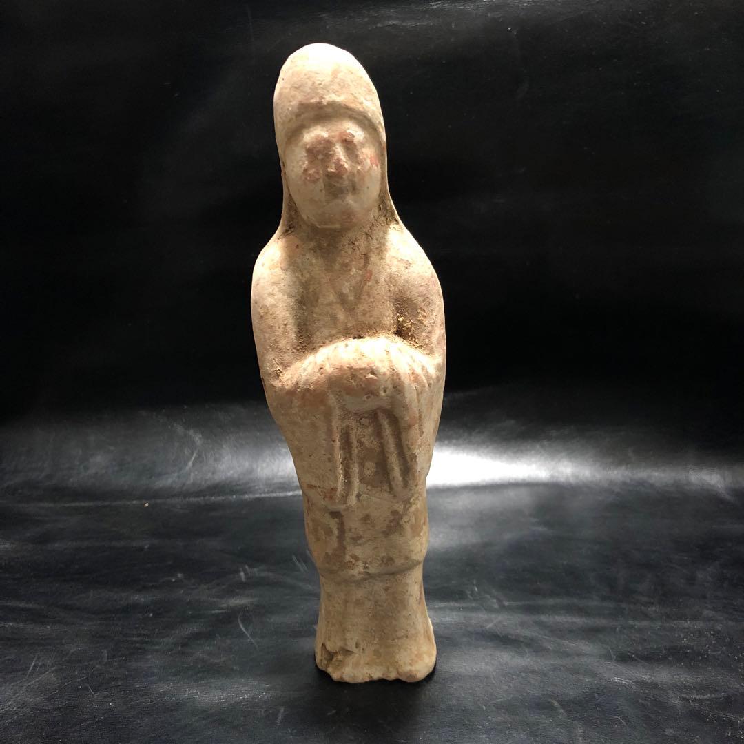 蔵から中国古銭と一緒の箱から出てきた 5体の内の1体　 女の人の中国古美術土器