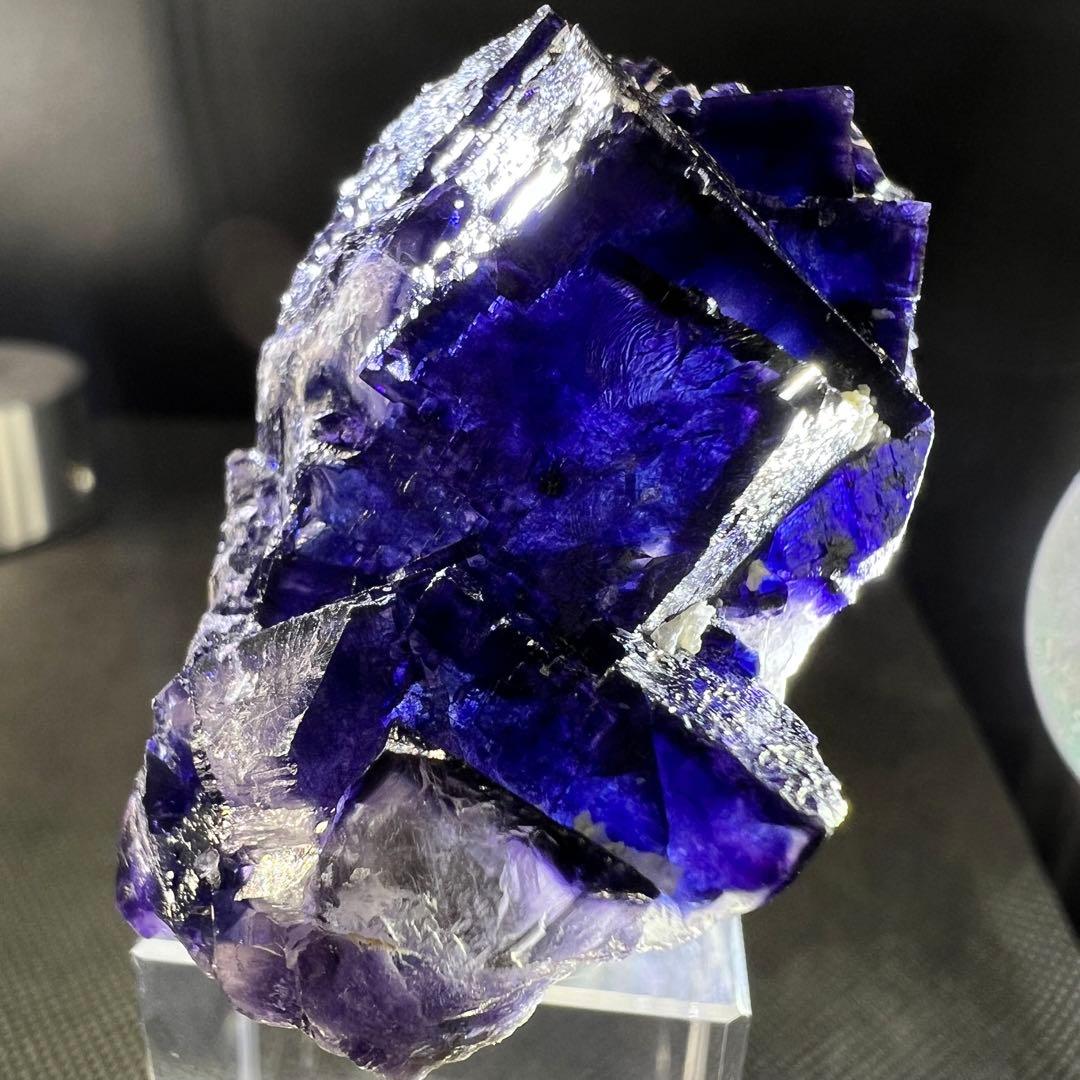 内モンゴル産　濃紺フローライト　セミキャビネットサイズ