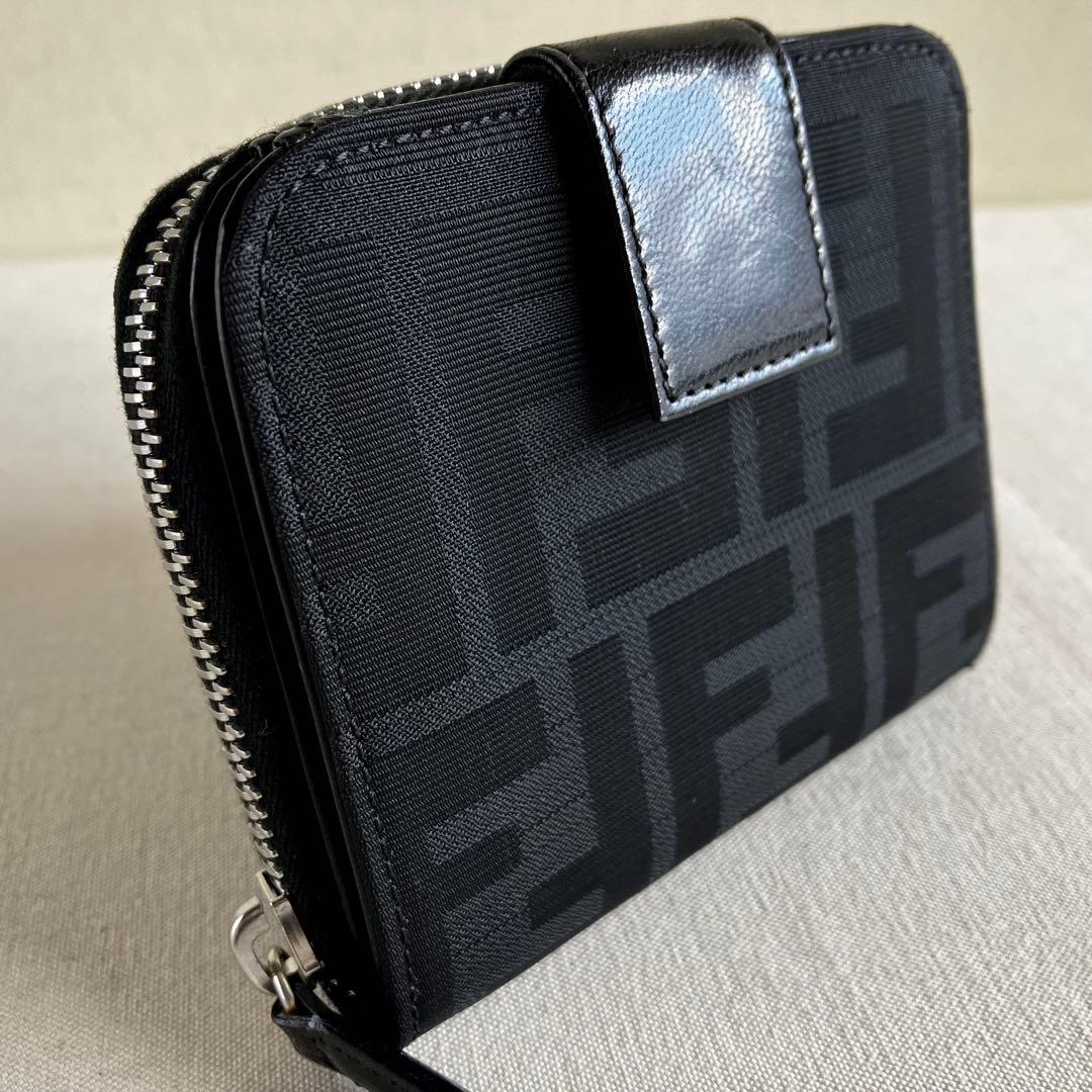 Fendi Compact Multi Wallet Blackフェンディ 財布