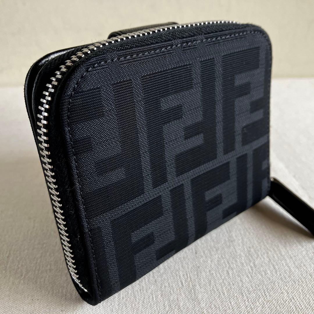 Fendi Compact Multi Wallet Blackフェンディ 財布