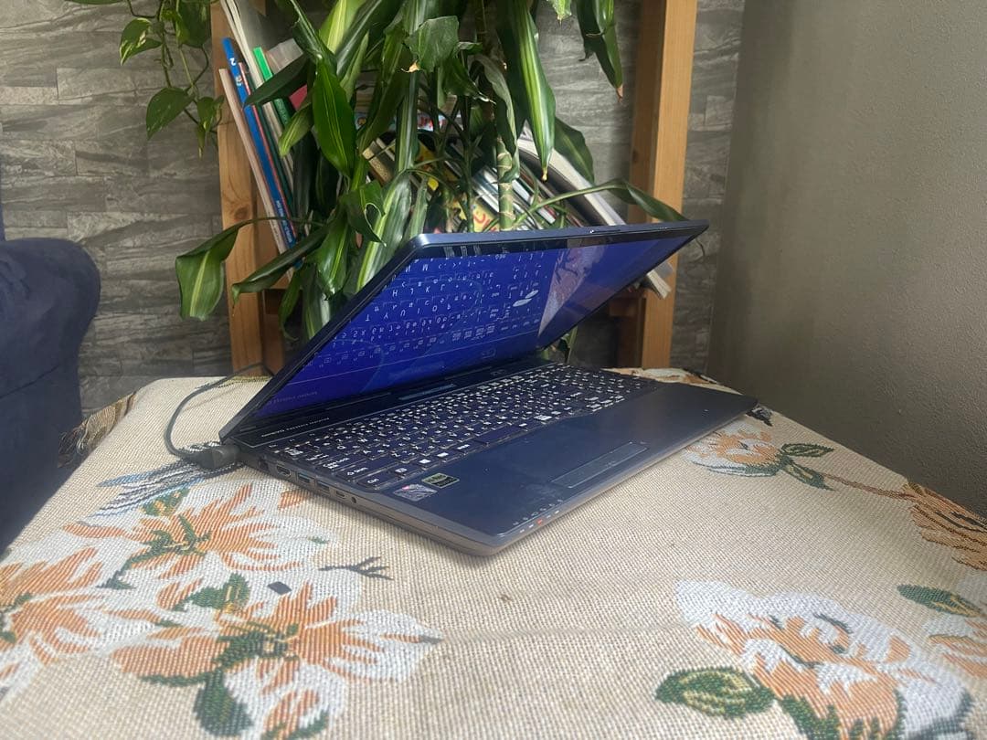 【第8世代Corei7】富士通／AH77C2／メモリ8GB／SSD500GB