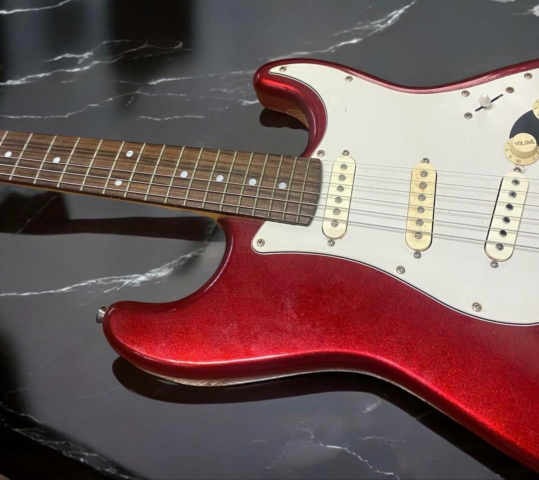 ★音出し確認済み★フォトジェニック　ストラトキャスタータイプ　アーム付き