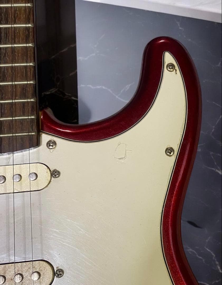 ★音出し確認済み★フォトジェニック　ストラトキャスタータイプ　アーム付き