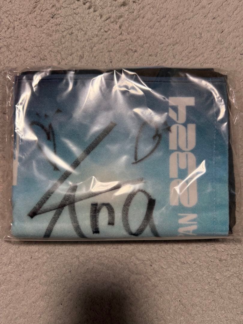 【希少・レア‼️サイン入り‼️】 LANA タオル