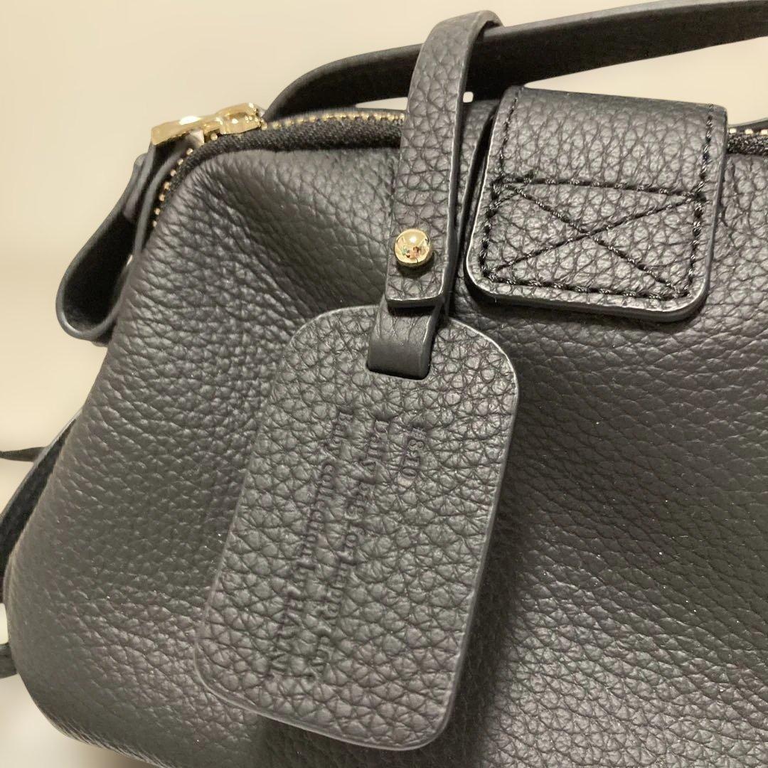 ブラックレザーショルダーバッグ