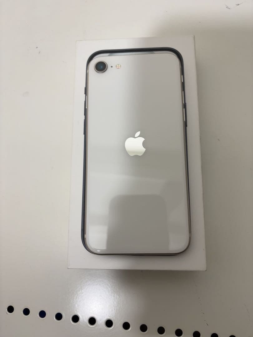 早い者勝ち　[SIMフリー]Apple iPhone se3 64GB