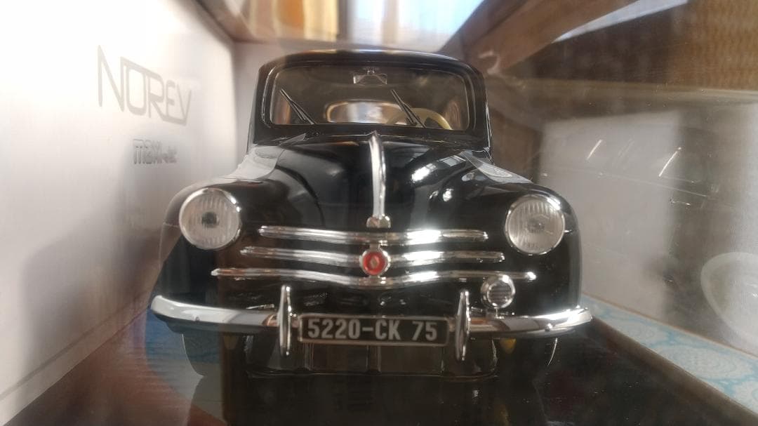 1/18 NOREV Renault ルノー 4CV 1954年 ブラック