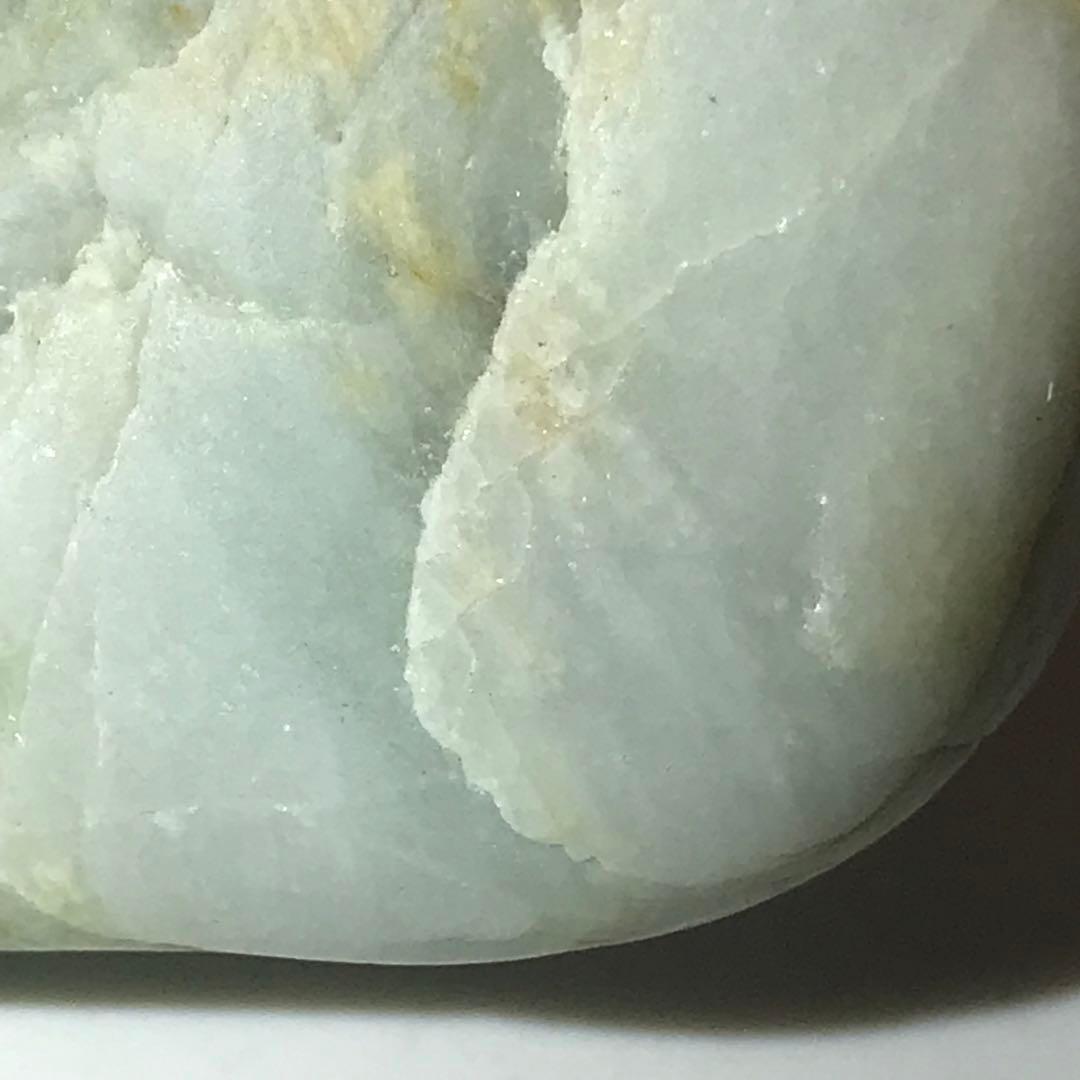 糸魚川翡翠　白地に緑　海石　97g