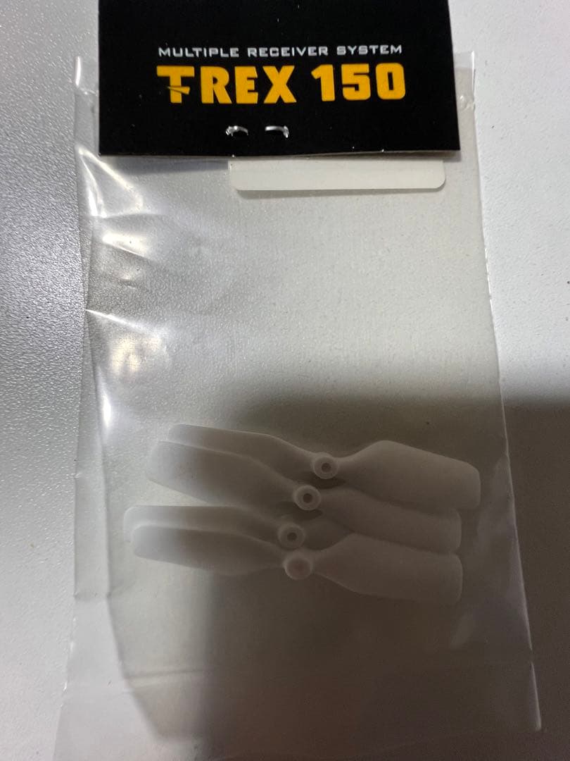 TREX 150Ｘブレード色は白です。新品