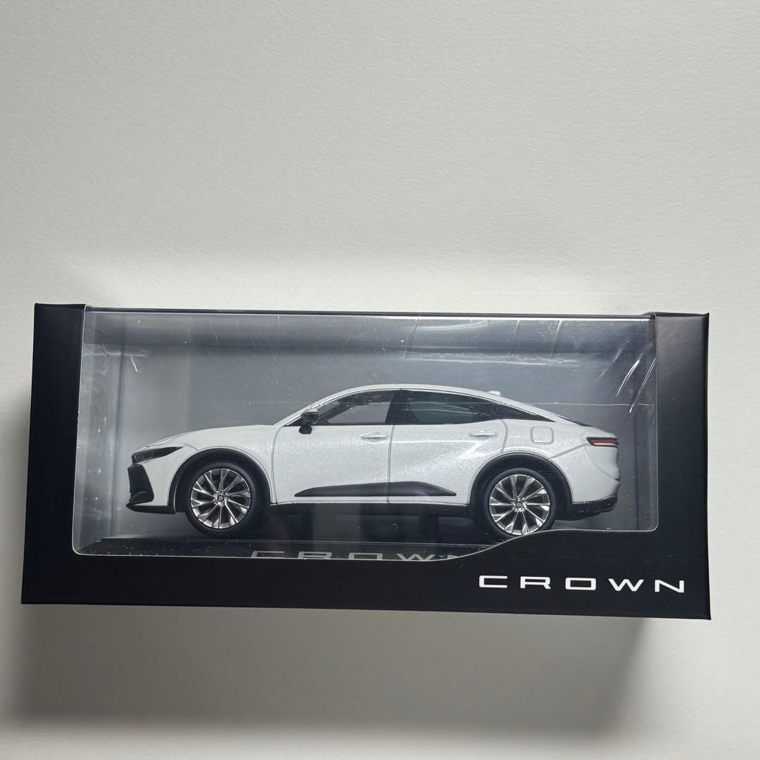 PHEV CROWN SPORT 1/30 非売品　ダイキャスト製　ミニカー