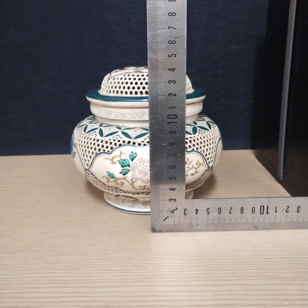 透かし彫りの香炉 青い獅子