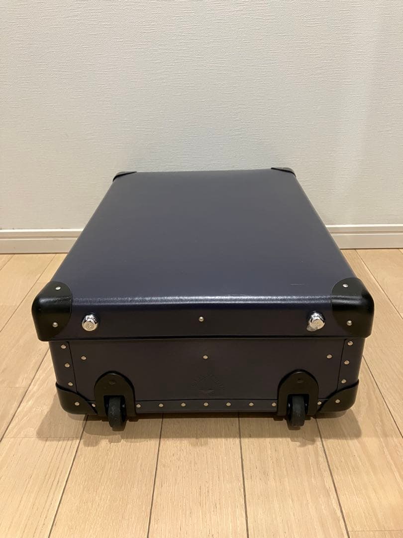 グローブトロッター　キャリーケース　(テレンス　コンラン氏デザイン)