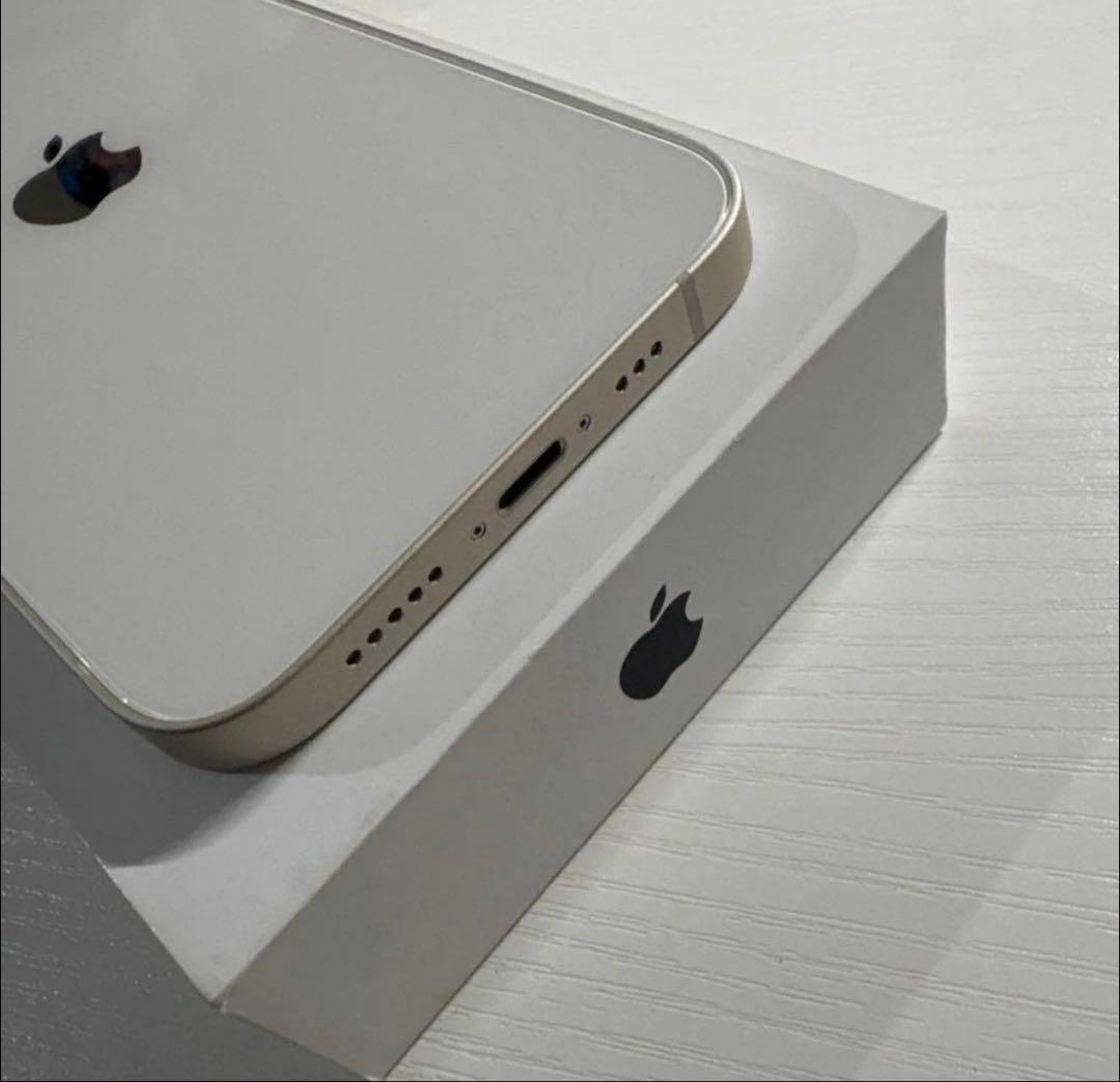 ひろ  iPhone 13 256GB スターライト SIMフリー 極美品