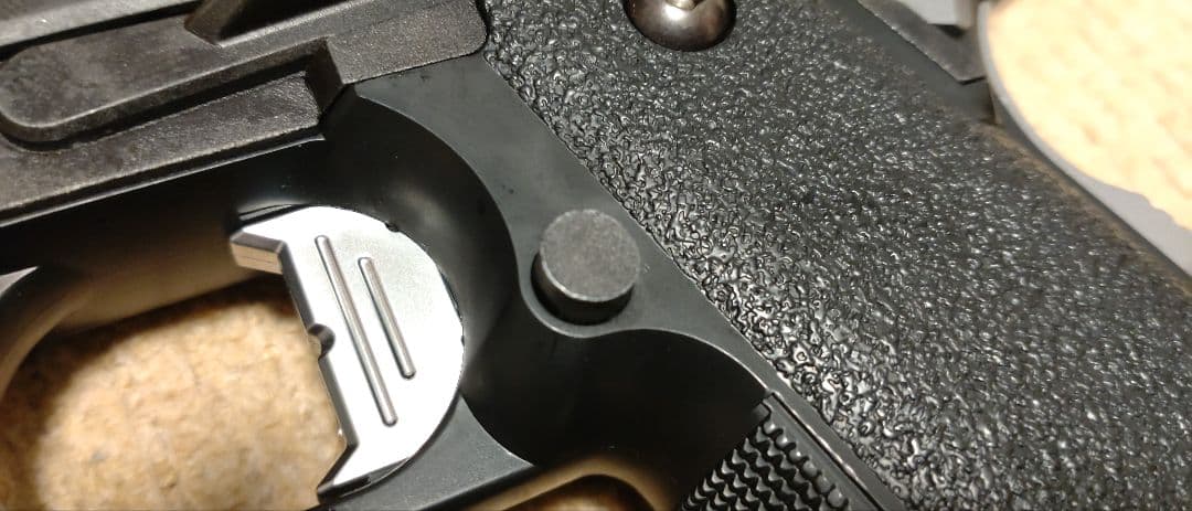 ハイキャパ5.1 D.O.R CAL .45 GBB 予備マガジン付