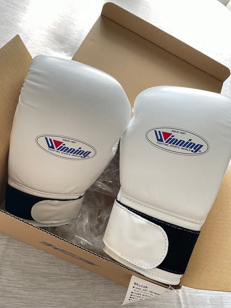 新品 ウイニング ボクシンググローブ 10オンス 白 / レイジェス グラント