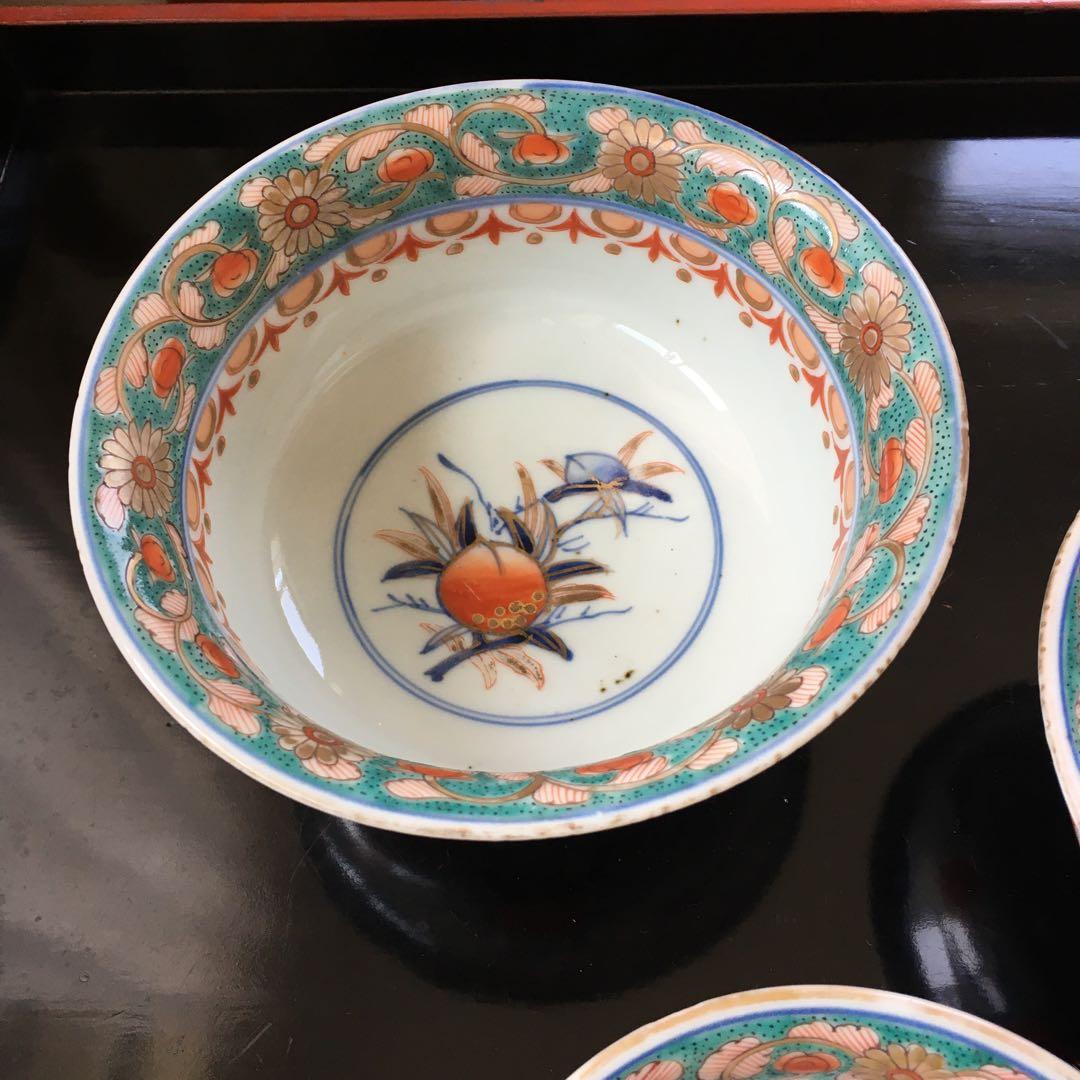 古伊万里　金彩色絵　菊唐草、瓔珞文、桃の図　三つ組鉢