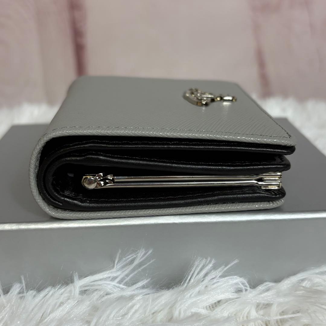 【人気・新品未使用】ヴィヴィアンウエストウッド 二つ折財布　グレー クリスマス