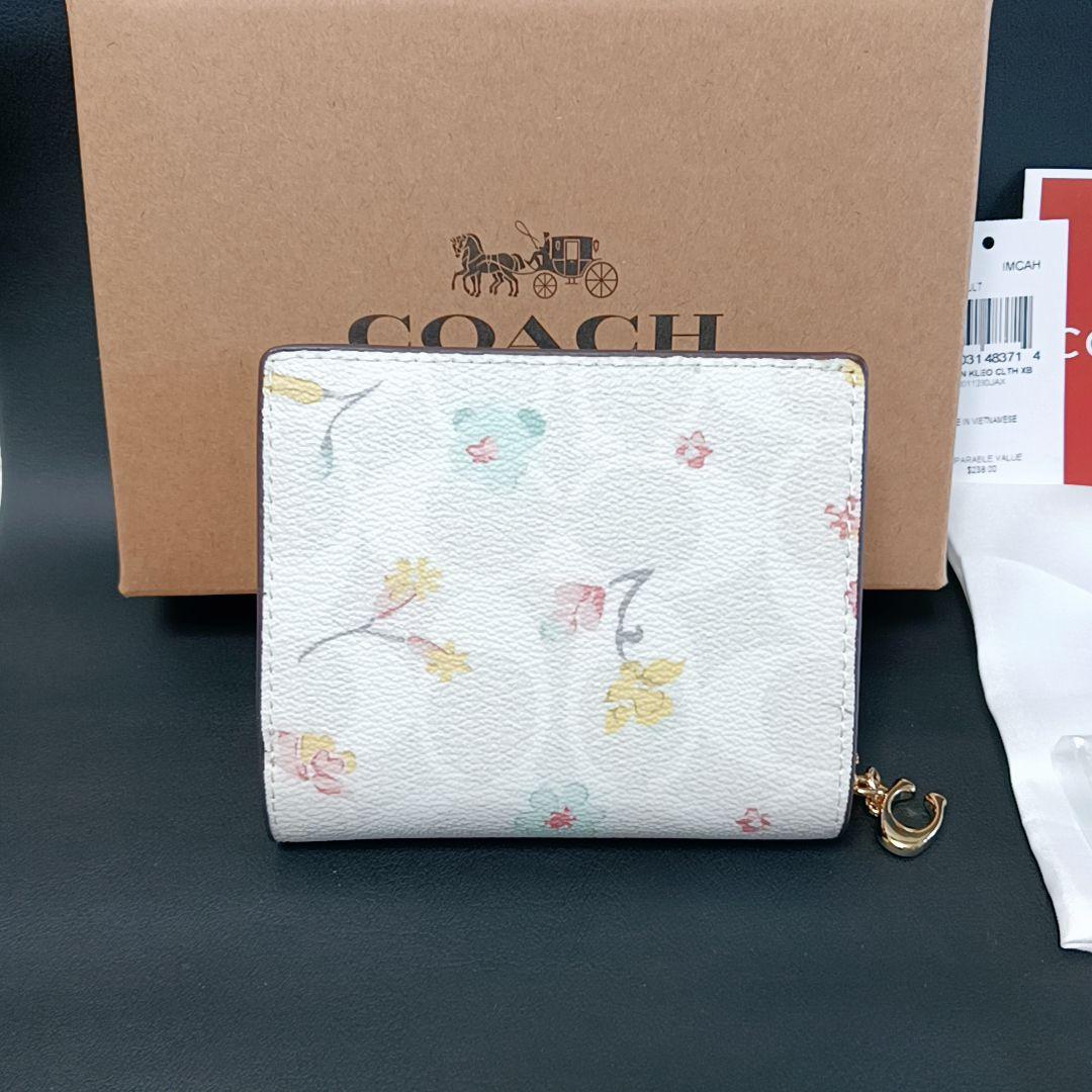 【新品】COACH 折り財布　二つ折り　花柄　コンパクト　プレゼント　箱付き
