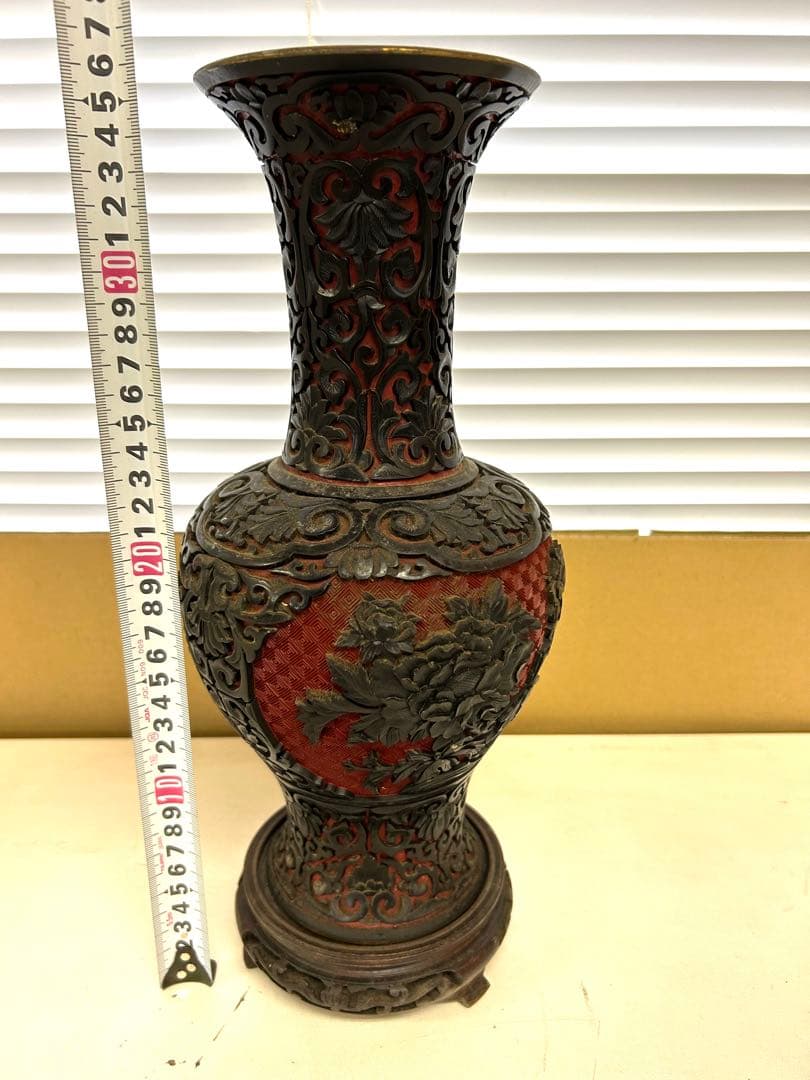P209 中国古美術 古玩 花瓶 黒堆朱 木製円台付 堆朱　希少　美術品　工芸品