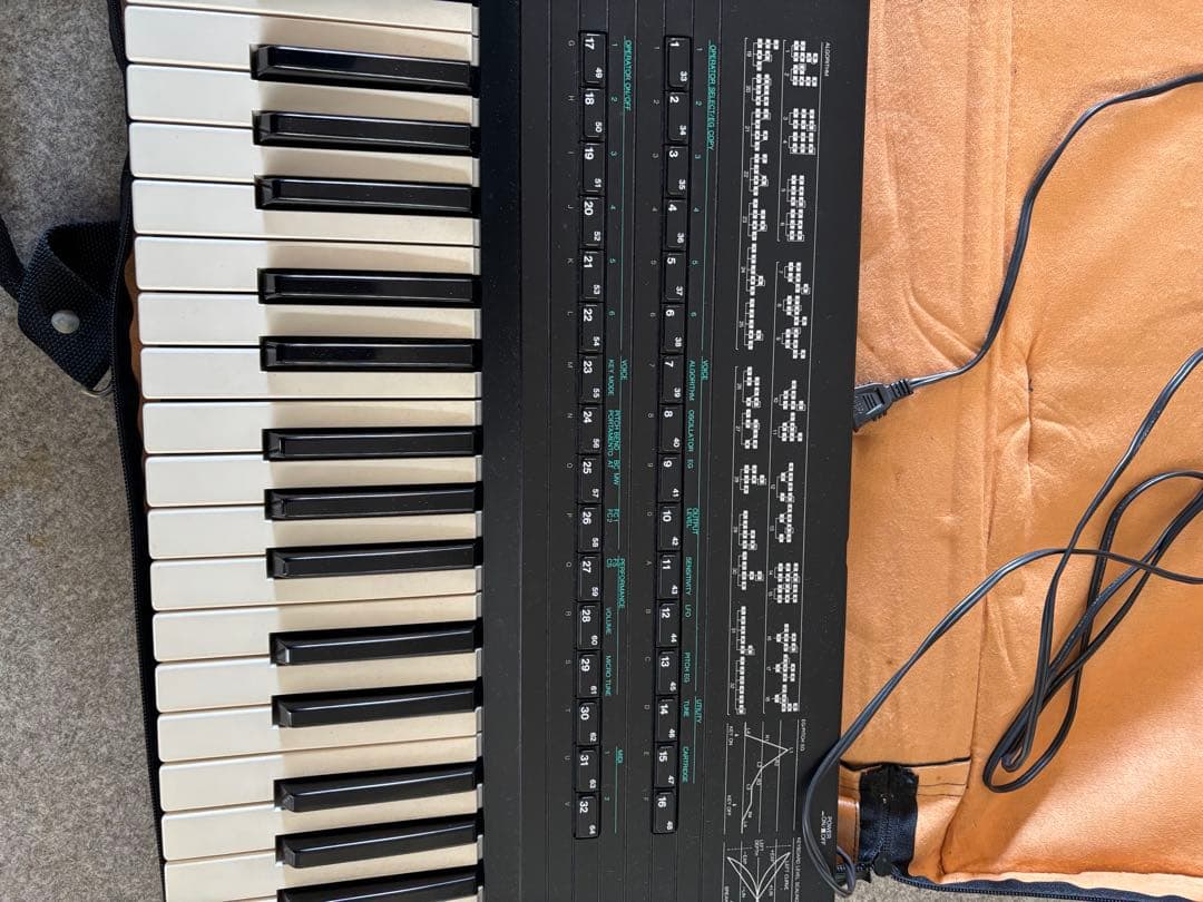 Yamaha DX7s シンセサイザー 本体とケース