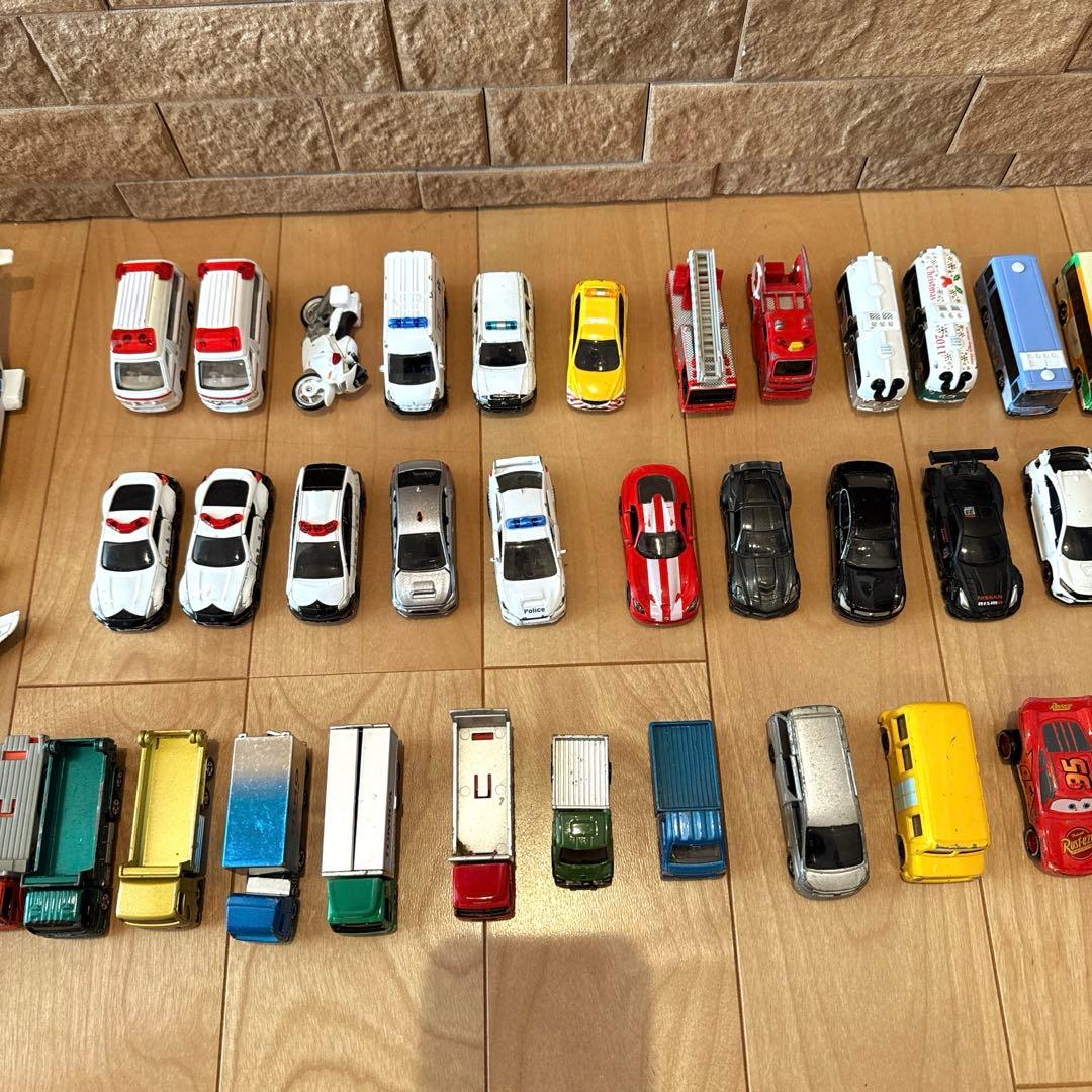 トミカ ミニカー まとめ売り 52台