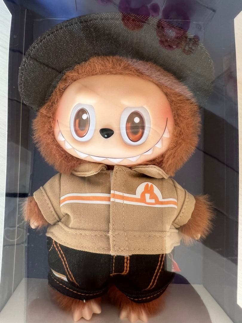 POPMART 店員ラブブ