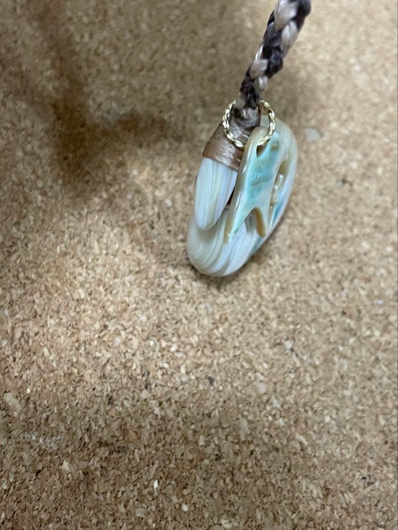 夜光貝ネックレス(ys24)マンタ　ボーンカービング、シェルカービング最終価格