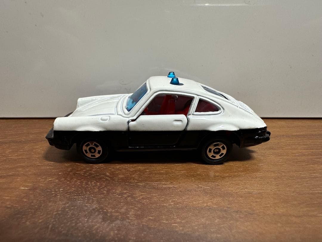 トミカ 外車シリーズ F16 1/61 ポルシェ911S ポリスカー シール付き