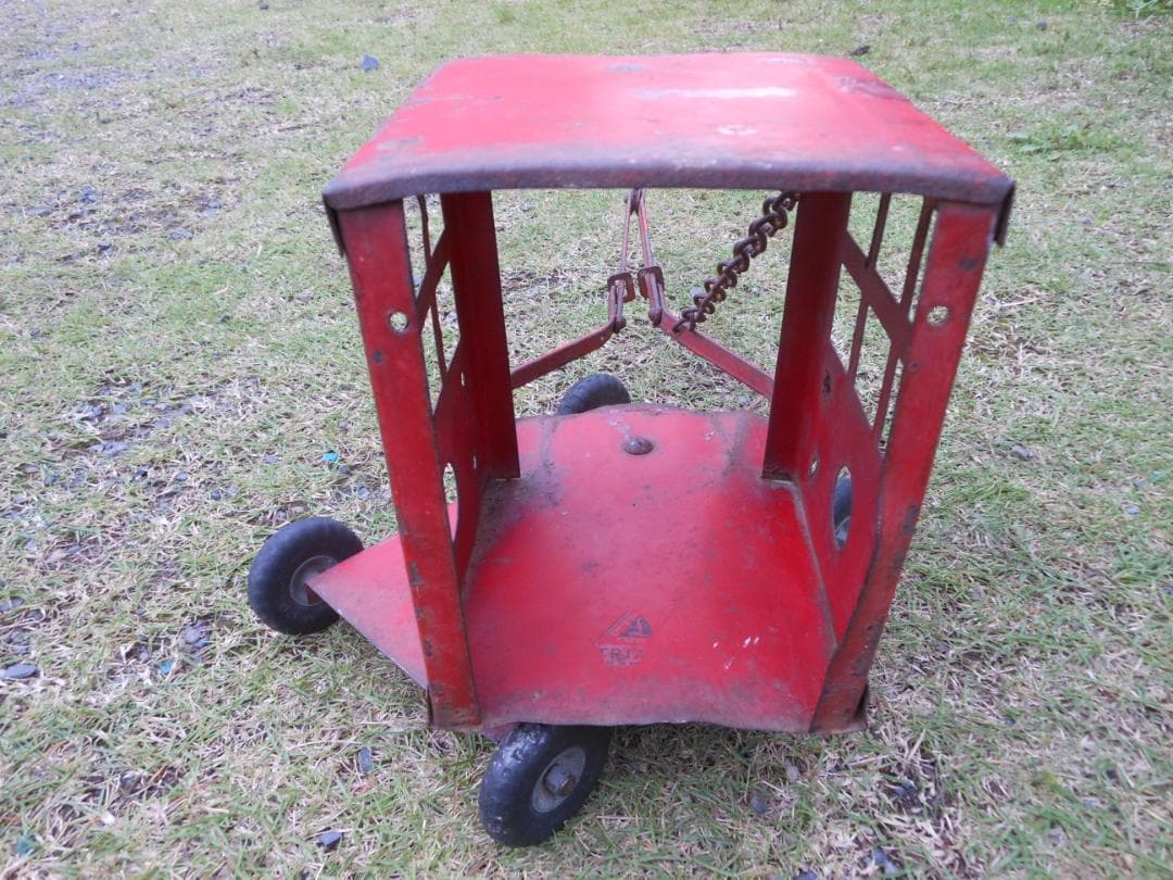 赤い トライアングクレーン　移動式クレーン　モバイルクレーン