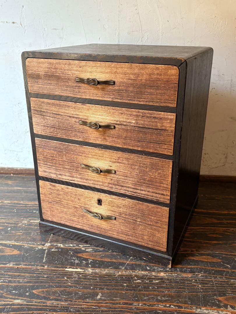 木目調4段引き出しタンス　アンティーク　レトロ
