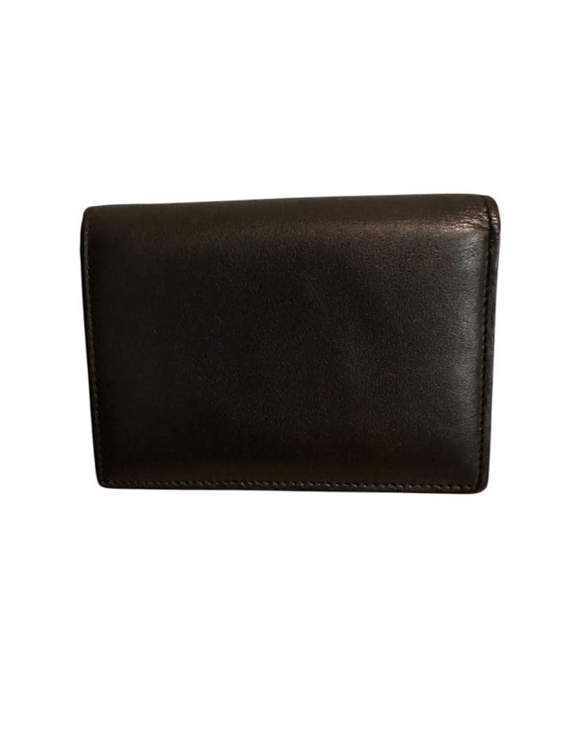 VALENTINO，ヴァレンティノガラヴァーニ 黒 レザー 二つ折り財布ブラック