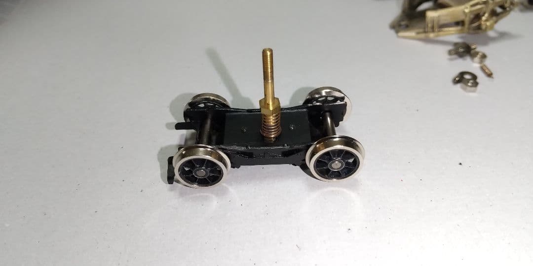 二軸先台車。 従台車 (2種)。テンダー台車(2種)、他パーツ。鉄道模型