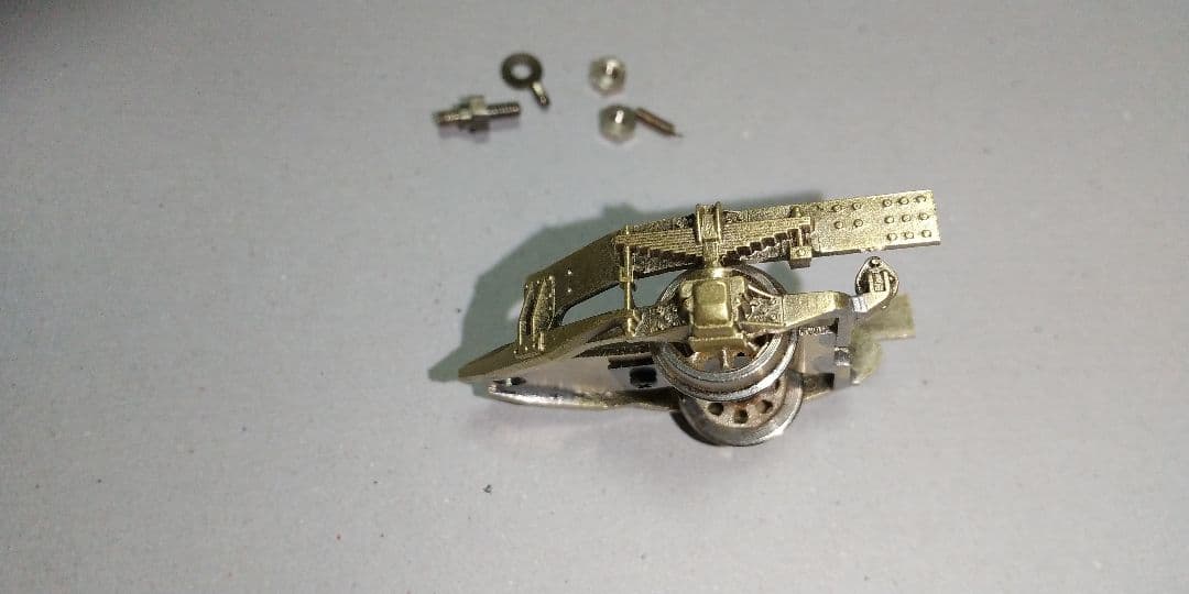 二軸先台車。 従台車 (2種)。テンダー台車(2種)、他パーツ。鉄道模型