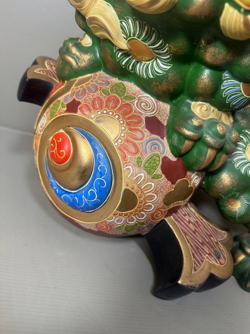 2153 九谷焼 玉乗り獅子 狛犬 置物 縁起物　緑彩