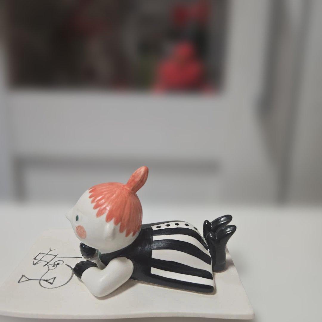 アラビア　ムーミン　リトルミイ寝そべりフィギュア