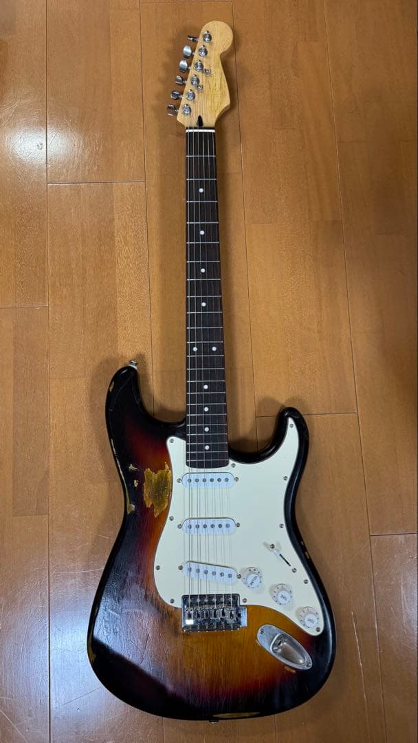 ストラトキャスター レリック サンバースト 3ピックアップ