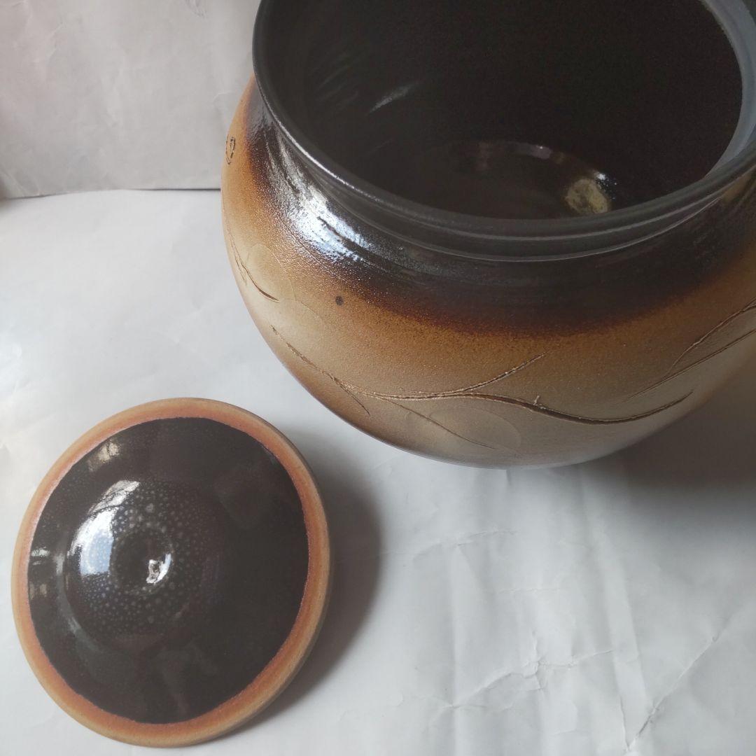 京焼 西川實 作 塩釉葉文流 水指 共箱 茶碗 茶道具 抹茶碗 美品 です。