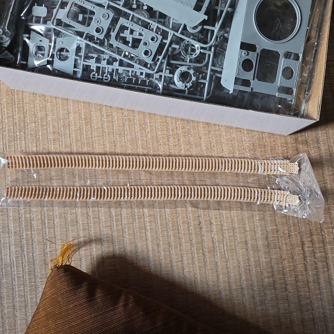 ドラゴン　トランペッター　パンターF IV号弾薬運搬車F型　セット