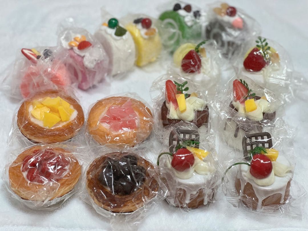 【新品】スポンジスクイーズ　ケーキ　食品サンプル　磁石　ミニチュア　16個セット