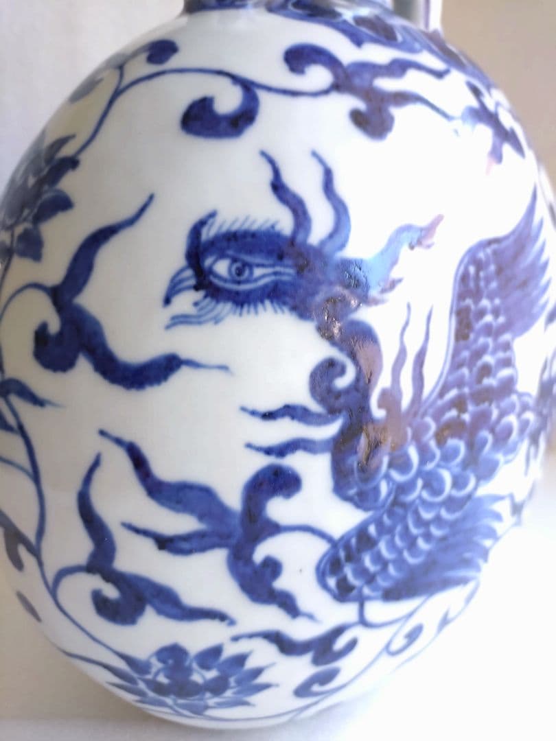 開運ー青龍と鳳凰の白青磁の壺