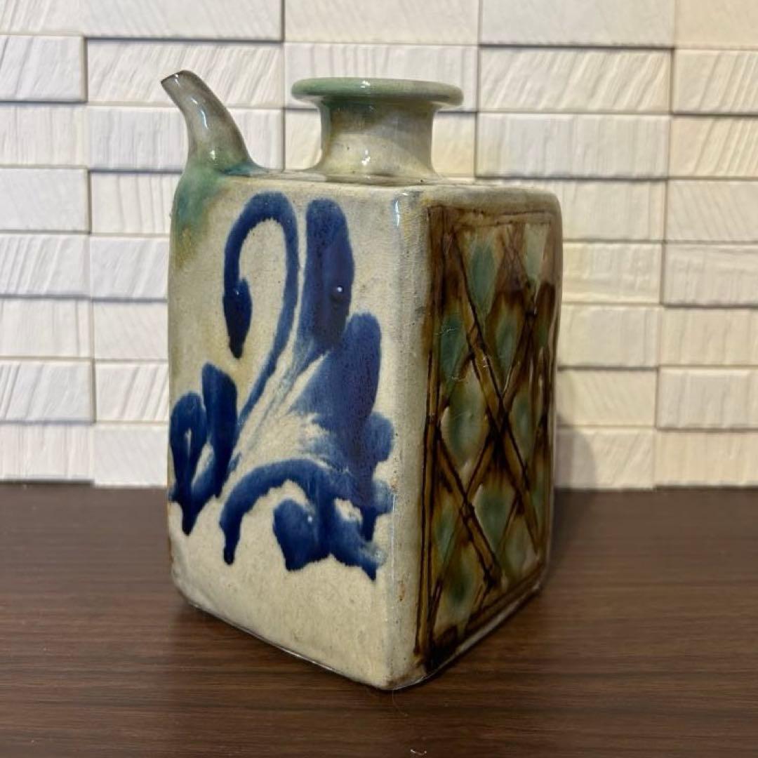 やちむん　照屋窯　角瓶（水滴型）