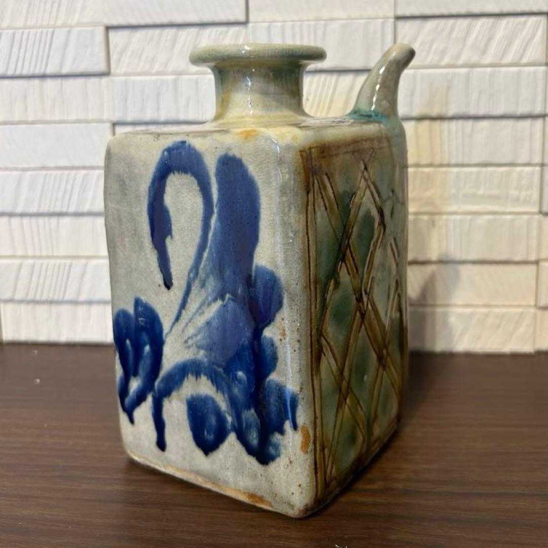 やちむん　照屋窯　角瓶（水滴型）