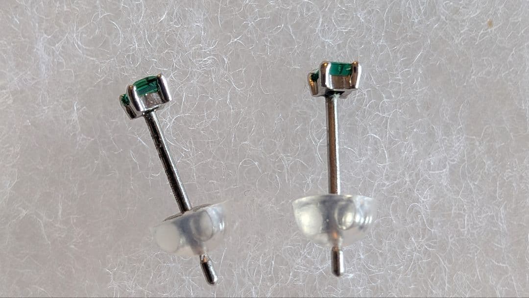 【ピピン】エメラルド エメラルドカット スタッドピアス