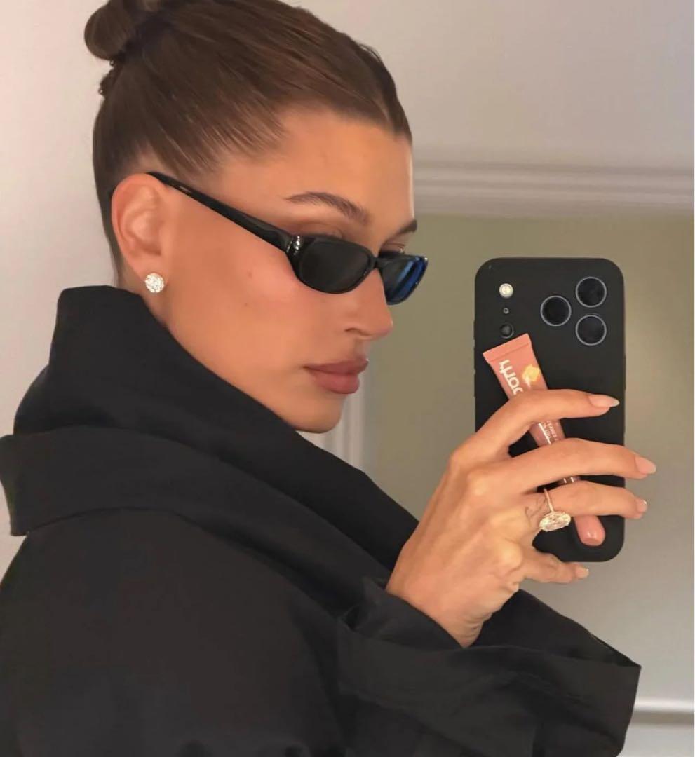 完売品　rhode skin限定ブラック iPhoneケース　17pro