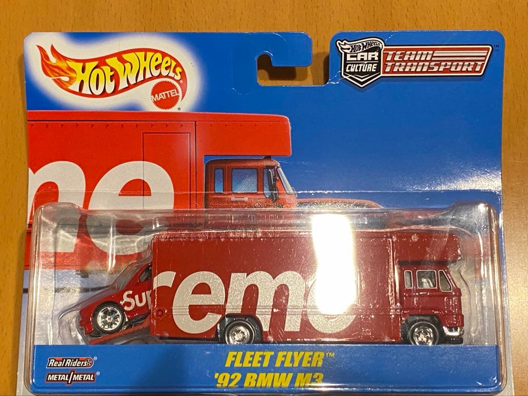 Hot Wheels '92 BMW M3 Supreme コラボ ミニカー