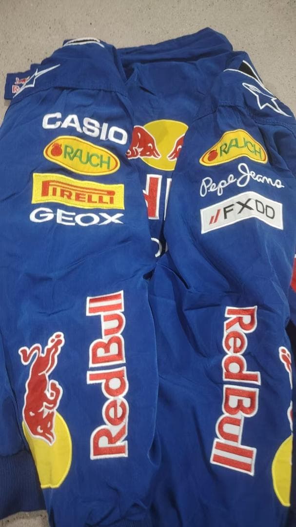 新品 RED BULL INFINITI 刺繍中綿 F1レーシングジャケットB5