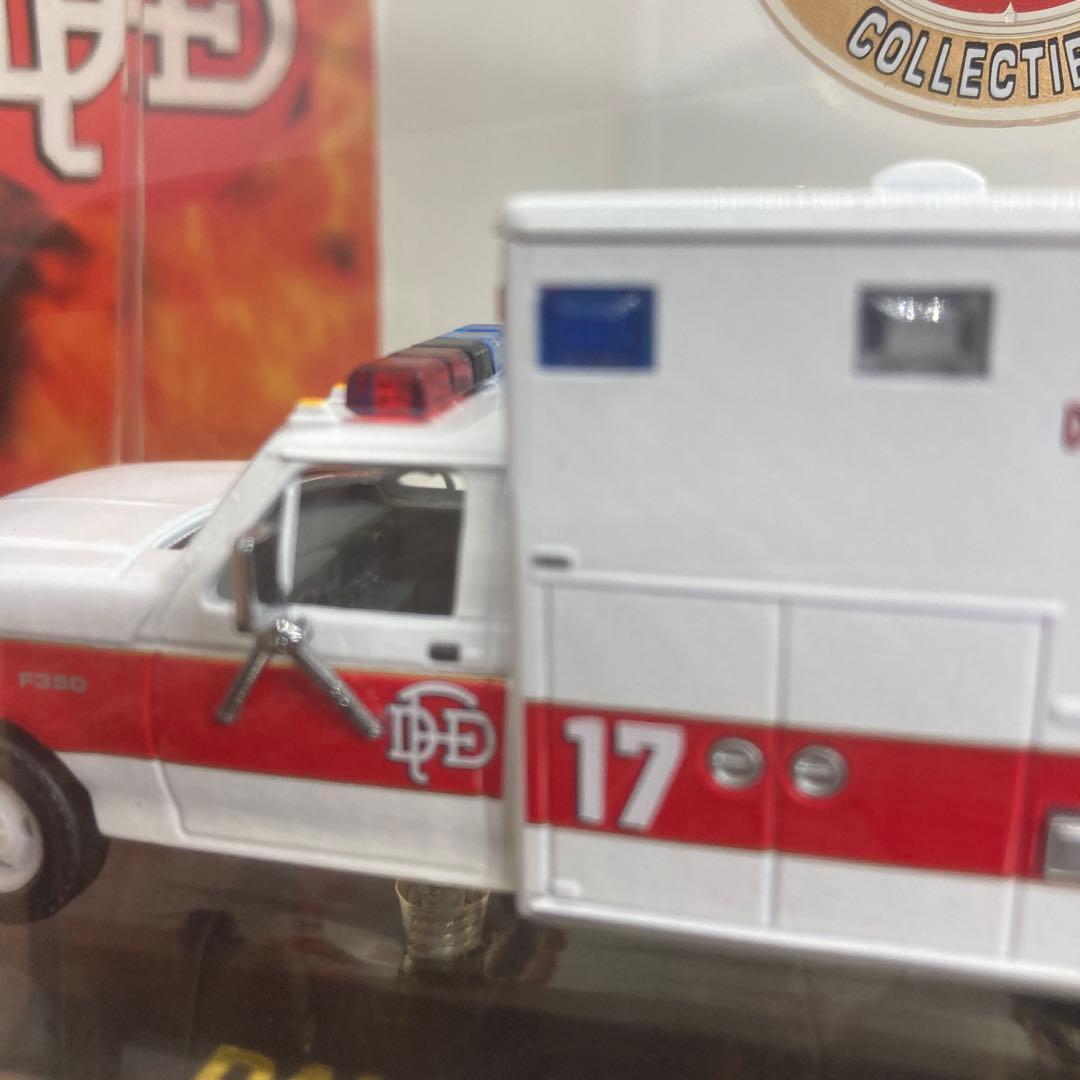 未使用 CODE3 AMBULANCE DIE CAST ミニカー