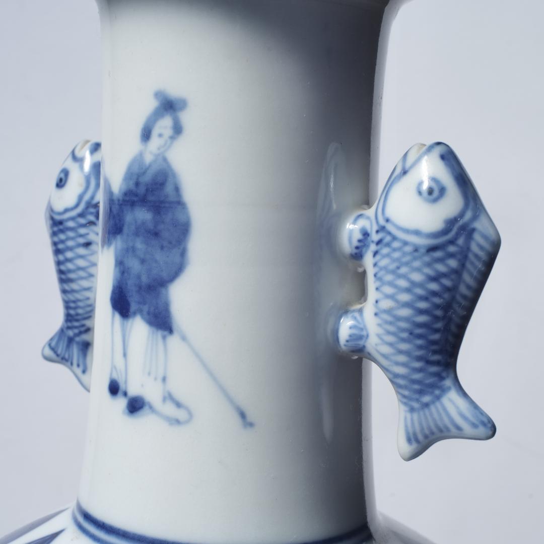 【民藝】景徳鎮 染付高砂手花瓶 魚双耳 花瓶 花入 人物図 細密