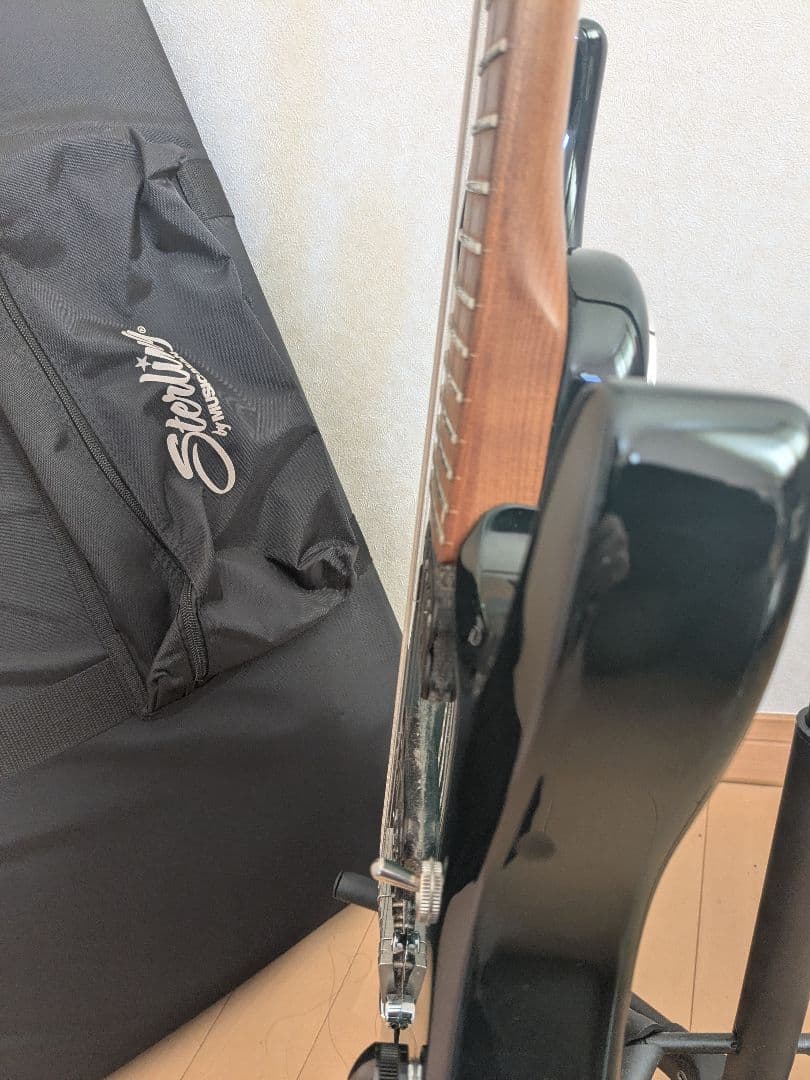 Sterling by MUSICMAN JP157 ジョンペトルーシモデル